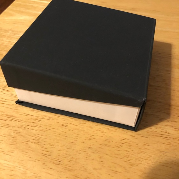 Womens cross necklace. New in box but no tags. 16 in chain with a 6 in extender - Picture 5 of 5